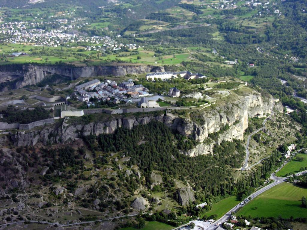 Le Rendez Vous De Vauban Gites & Spa Mont-Dauphin Exteriör bild