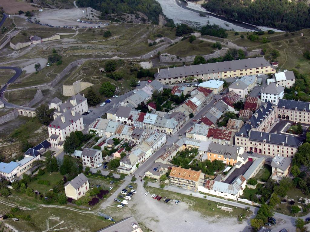 Le Rendez Vous De Vauban Gites & Spa Mont-Dauphin Exteriör bild